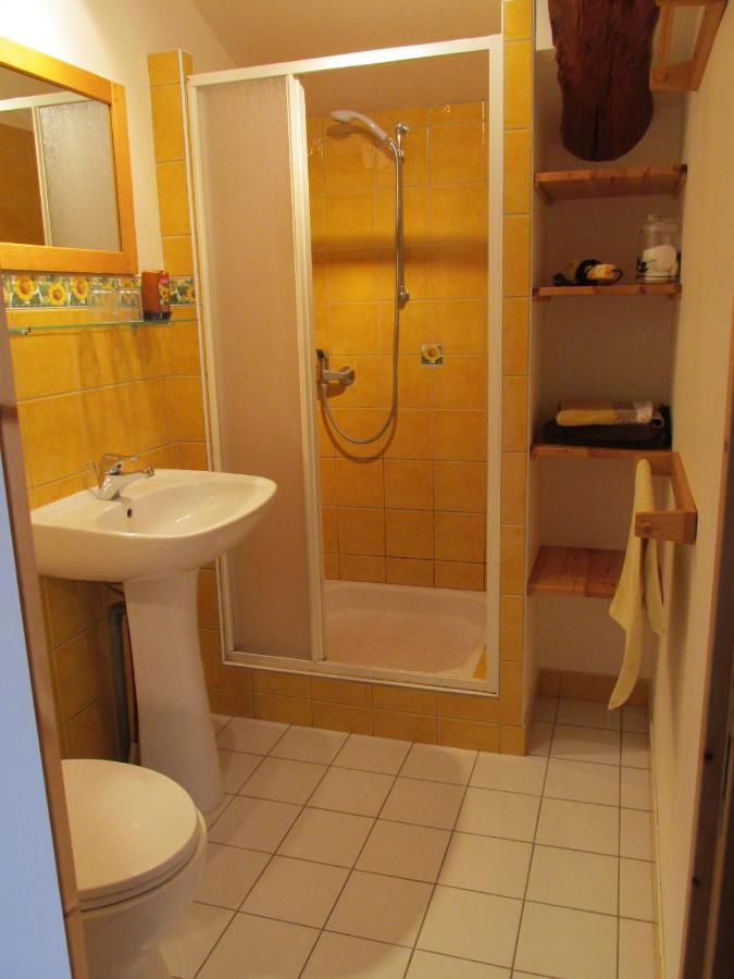 Bed and Breakfast La Vache Sur Le Toit Montagny  Esterno foto